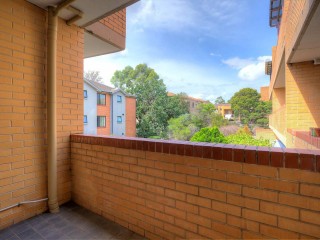 View profile: Superb Modern Unit! Walk to Hospitals & Station!