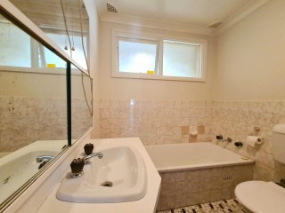 View profile: 3 Bedroom House with large backyard