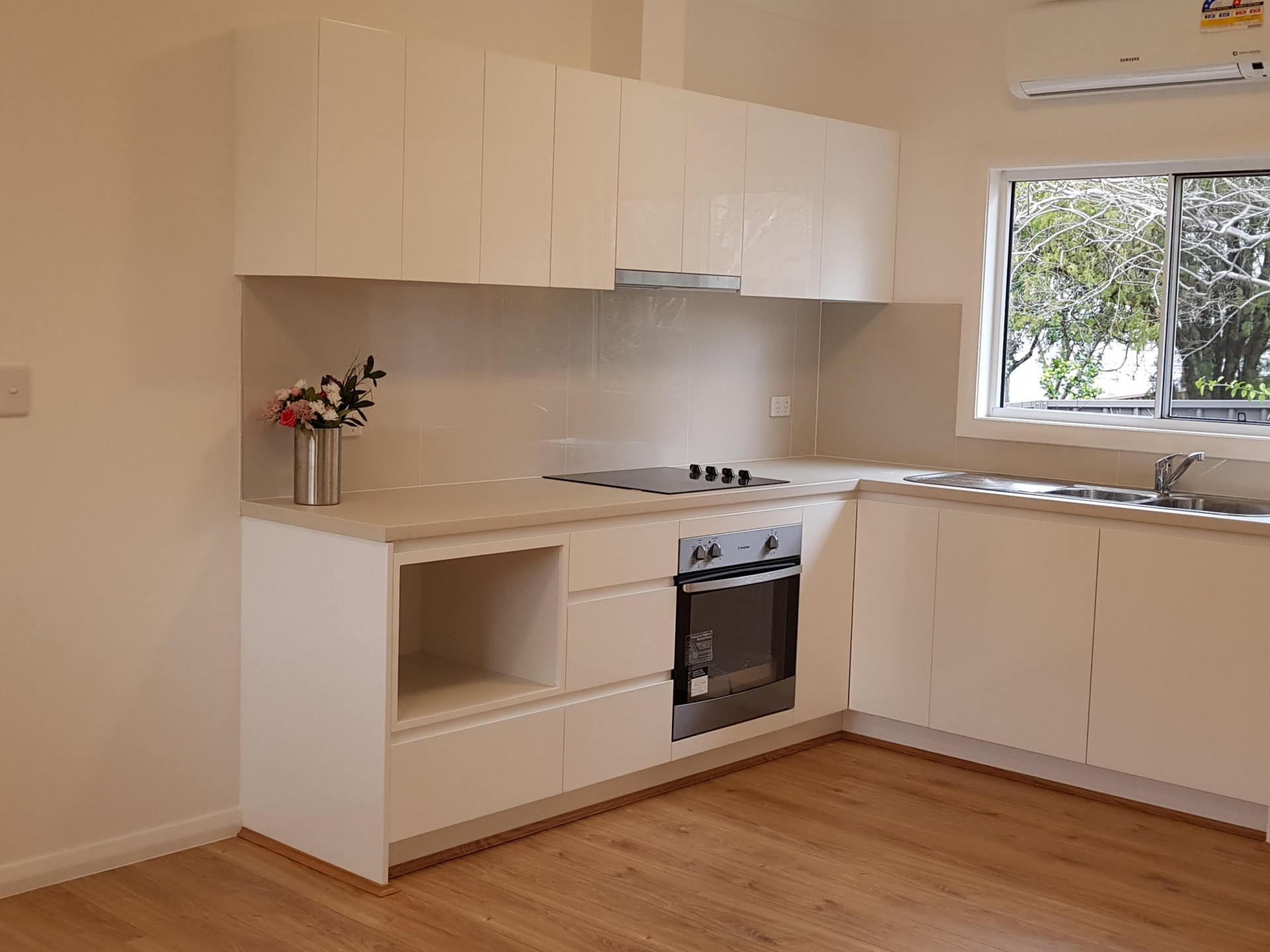 MASSIVE 3 BEDROOM & 2 BATHROOM GRANNY FLAT