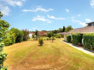 View profile: Well-Presented and Spacious Home- 5 Minutes Walk to Station!