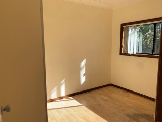 View profile: 3 bedroom modern family home located in a leafy suburb.  Water included in rent!
