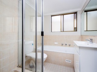 View profile: Outstanding Location! Easy Stroll to Station & Shops!