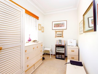View profile: Outstanding Corner Block! 10 Minutes to Station & Shops!