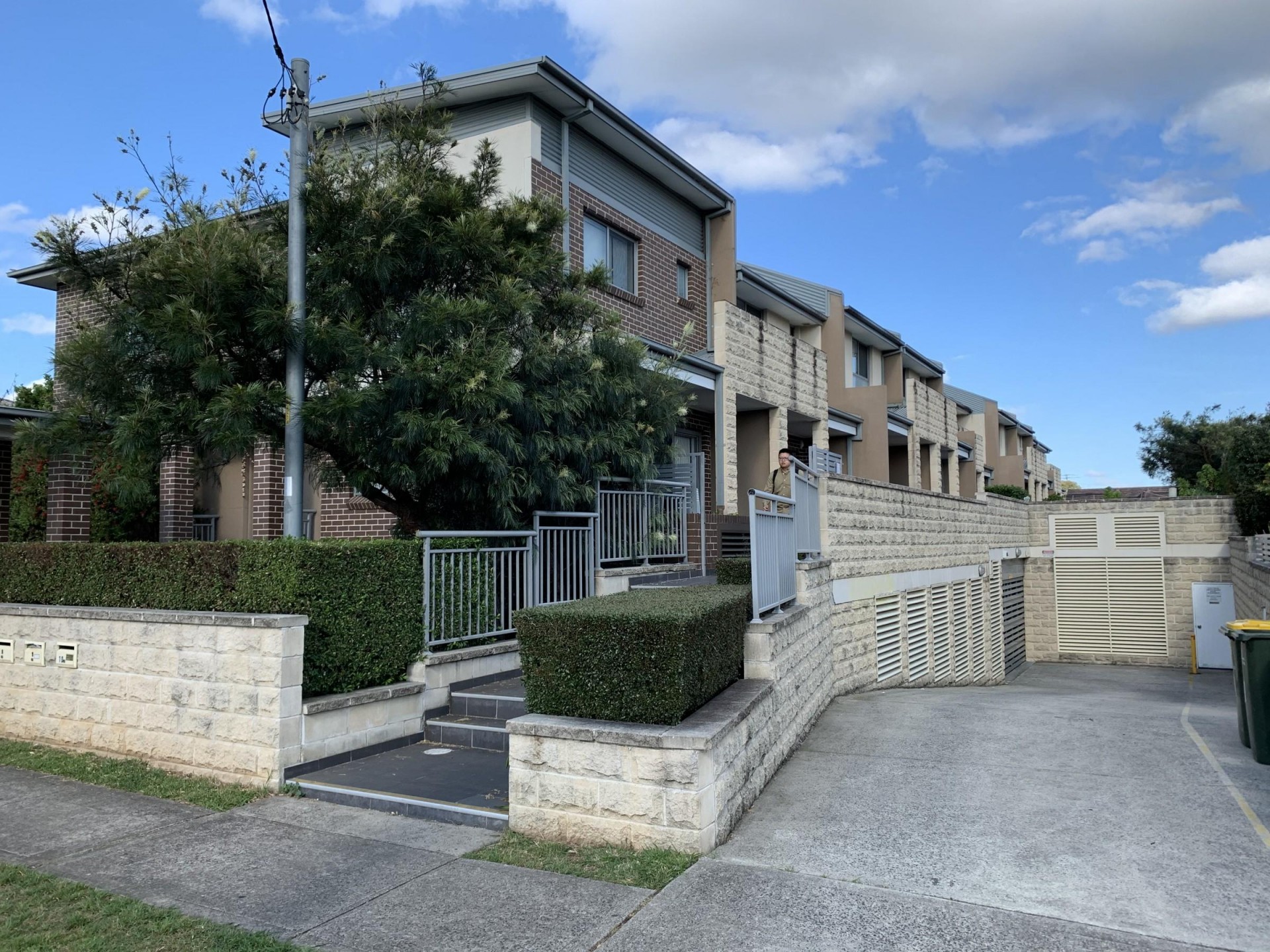 Impressive Townhouse with Minutes Walk to Station!