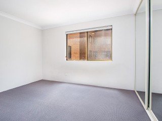View profile: Outstanding Location! Easy Stroll to Station & Shops!