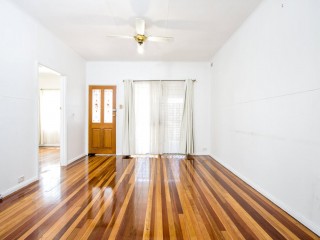 View profile: Three Bedrooms & Excellent Location!!