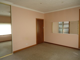 View profile: Huge 5 Bedrooms! Suit Large Families!