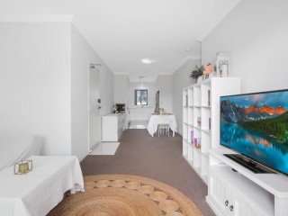 View profile: Modern Apartment with 2 Bathrooms plus Airconditioning!