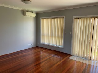 View profile: Out-standing Location!! Freshly Painted and Renovated!