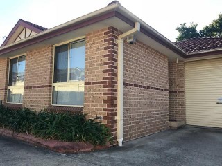 View profile: Walk to Station & Girraween Public School!