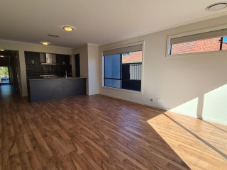 View profile: Massive BRAND NEW Duplex! 4 Bedrooms!