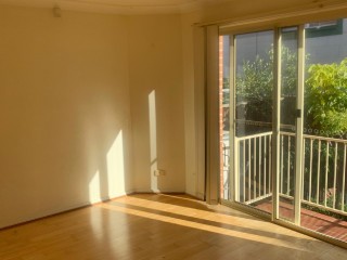 View profile: Ultra Modern Townhouse, Near Station!