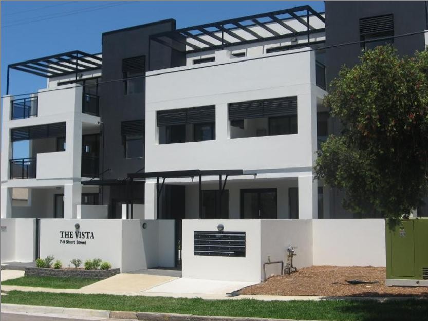 MODERN 2 BEDROOM UNIT WITH BACK YARD!