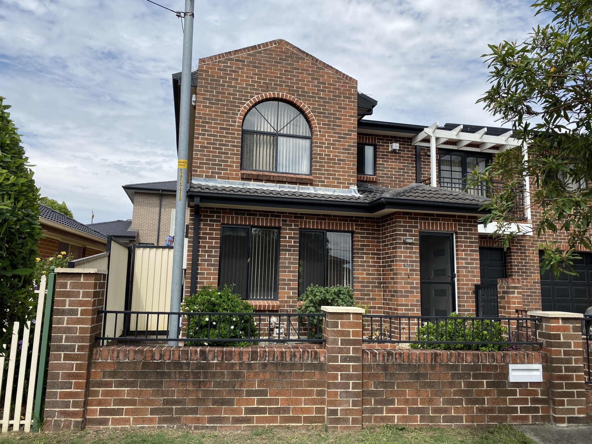 Fabulous duplex in the heart of Wentworthville and boasts location, security and convenience!