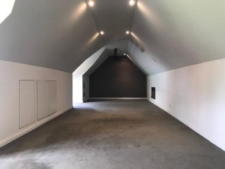 View profile: Huge granny flat! Walk to station!
