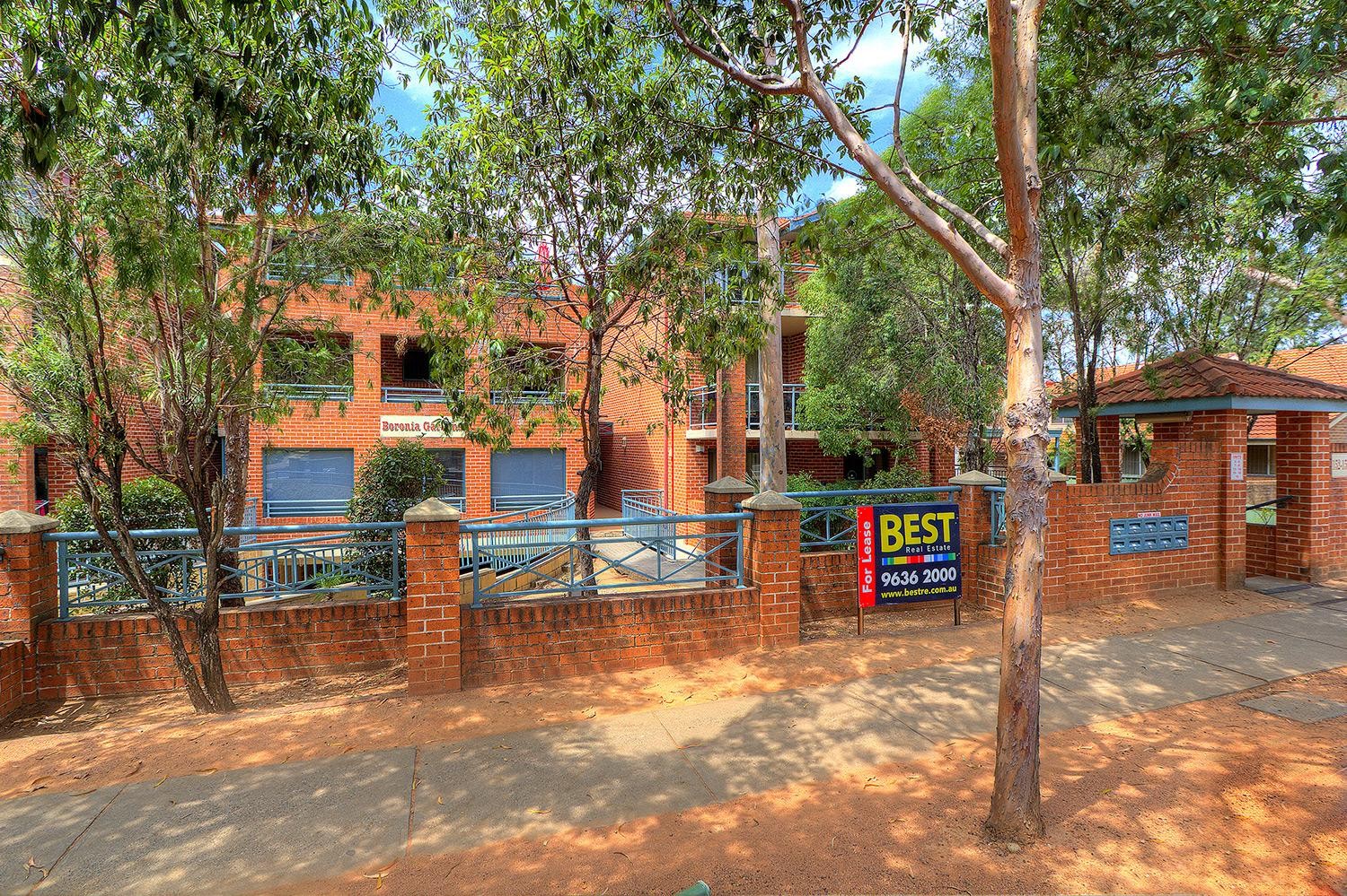 Fabulous spacious top floor unit in the heart of Wentworthville – boasts location and security!