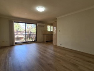 View profile: 800 Metres to Station, Air Conditioning, Plus Gas Cooking!