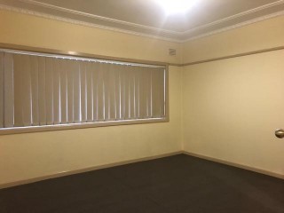 View profile: Walk to Station & Girraween Primary School!