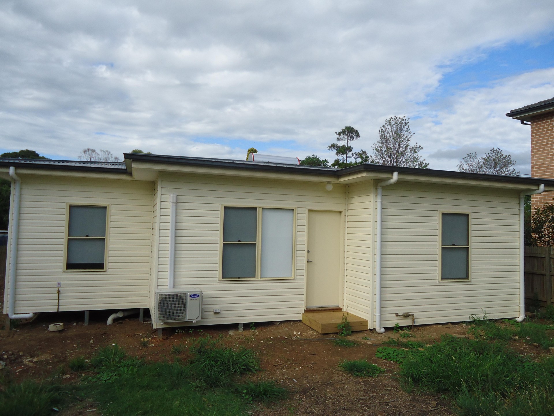 Three Bedroom! Close to Station, Schools and Shops!