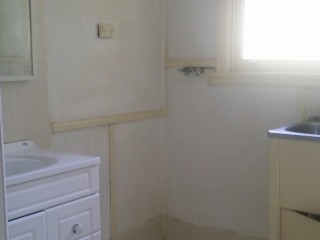 View profile: Walk to Station and Shops! Floorboards!