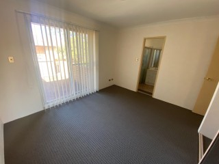 View profile: Walk to Station! 3 Bedroom Townhouse!