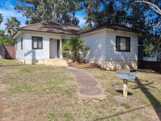 View profile: 3 Bedroom home plus study in convenient location