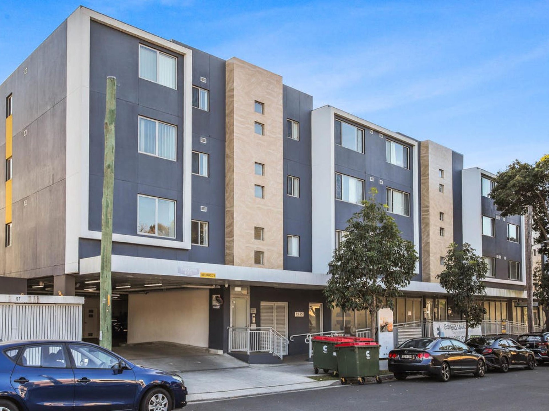 Modern Apartment with 2 Bathrooms plus Airconditioning!