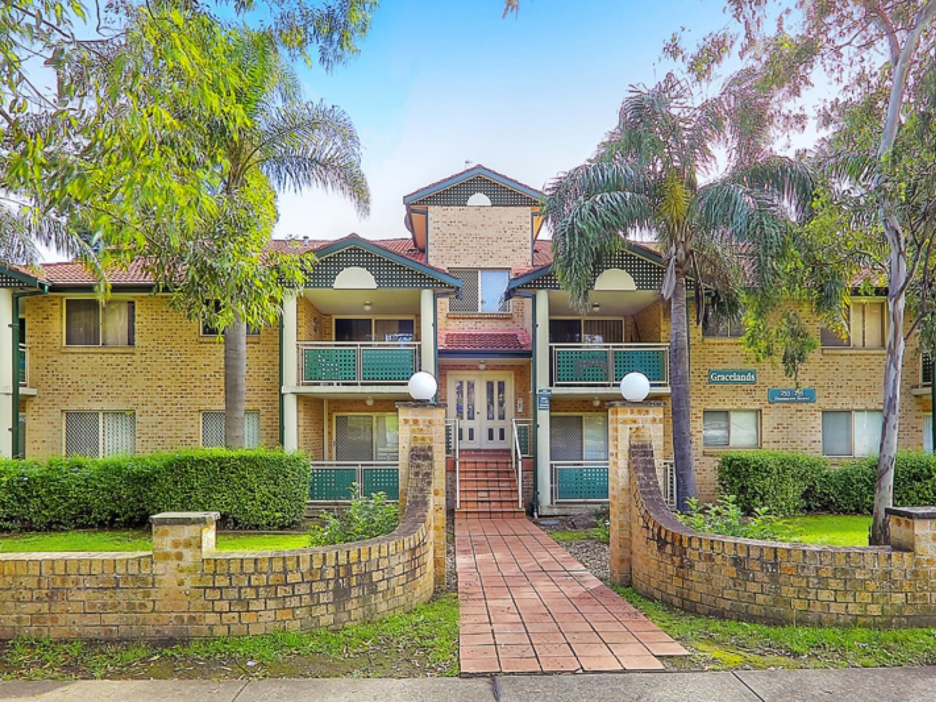 Outstanding Location! Fully Renovated Unit!