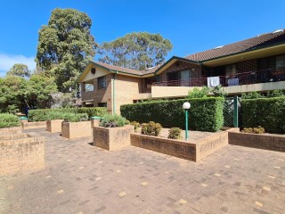 View profile: 800 Metres to Station, Air Conditioning, Plus Gas Cooking!