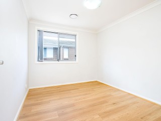 View profile: 3 Bedrooms! 2 Bathrooms! Walk to Station