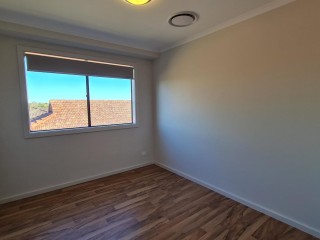 View profile: Massive BRAND NEW Duplex! 4 Bedrooms!