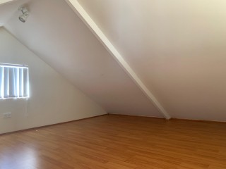 View profile: One Bedroom plus Loft-Walk to Station & Shopping Centre