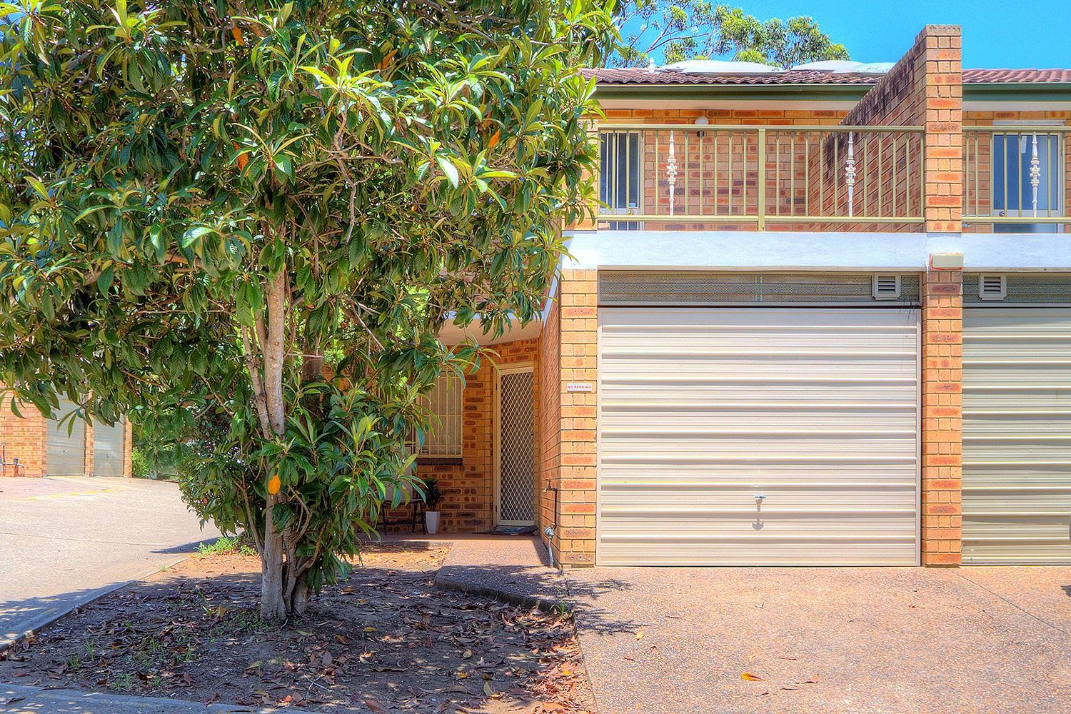 3 Bed, 3 Toilet, Air Con, Renovated Bathrooms & Laminate floors