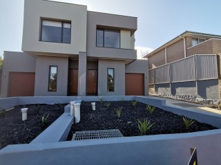 View profile: Massive BRAND NEW Duplex! 4 Bedrooms!