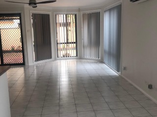 View profile: Refurbished 3 Bedroom Villa in great location