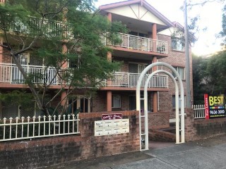 View profile: 2 Minutes to Station & Shops!