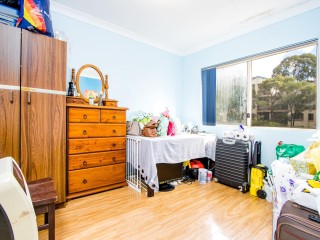 View profile: 5 Minutes to Station & Shopping Centre!