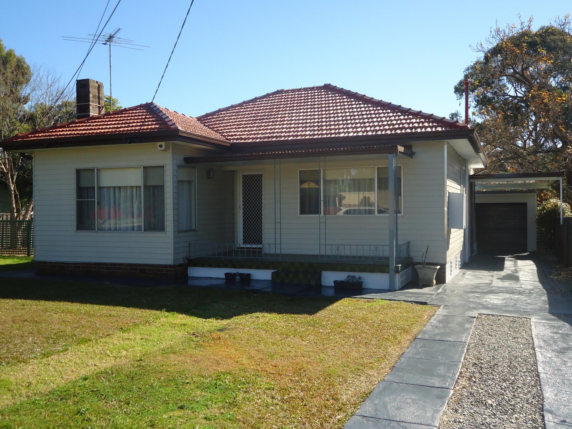 Freshly painted & Fully Fenced Yard