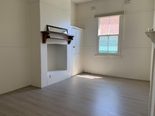 View profile: Spotless Renovated Half House- Excellent Location!