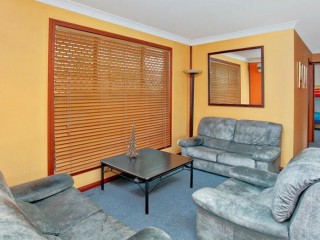 View profile: Spacious Home with Easy care Courtyard!