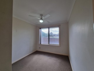 View profile: Quality 3 bedroom villa, Double Garage- Walk to station!
