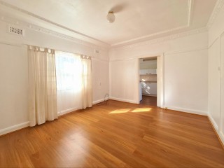 View profile: Bright and Convenient Flat with Floorboards!