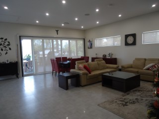 View profile: Jacuzzi, Ducted Air Conditioning & Woodfired Oven