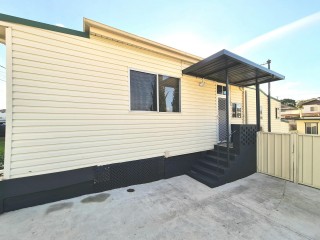 View profile: Beautiful Flat! Convenient Location!