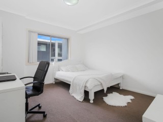 View profile: Modern Apartment with 2 Bathrooms plus Airconditioning!