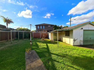 View profile: 3 Bedroom House with large backyard