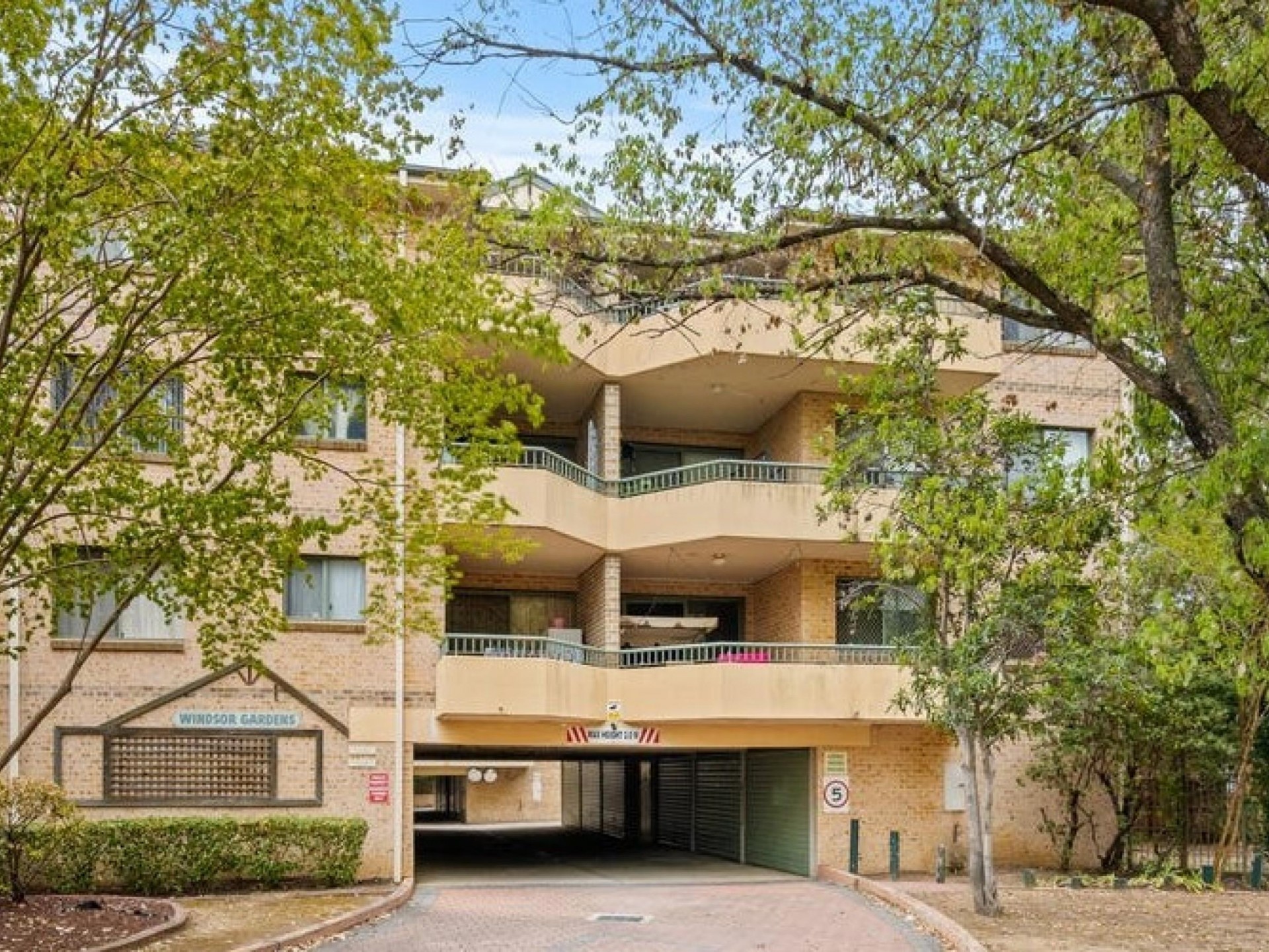 Walk to Station! 3 Air Conditioners