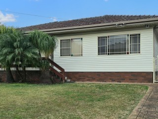 View profile: Charming 3 Bedroom Home Close To Station and Shopping
