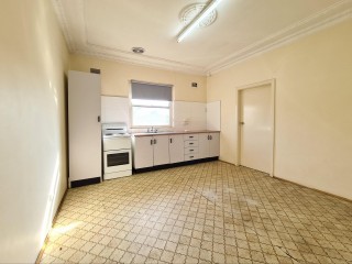View profile: TIMBER FLOORS AND CENTRAL LOCATION