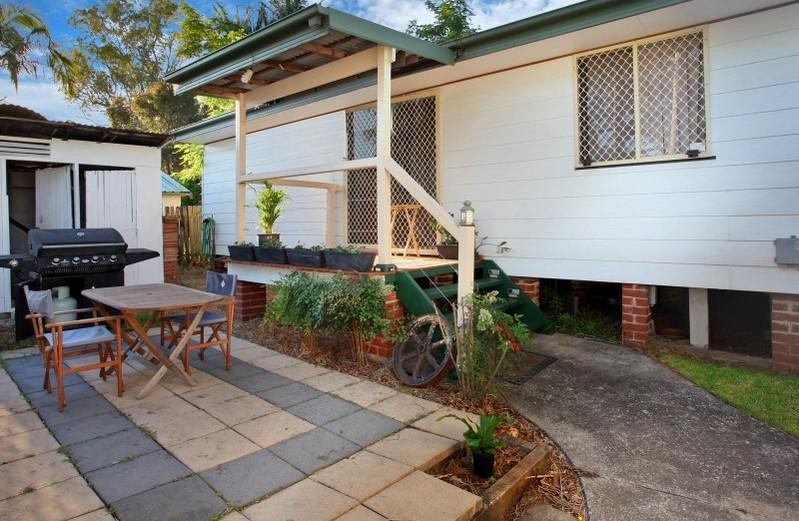Spacious Home with Easy care Courtyard!